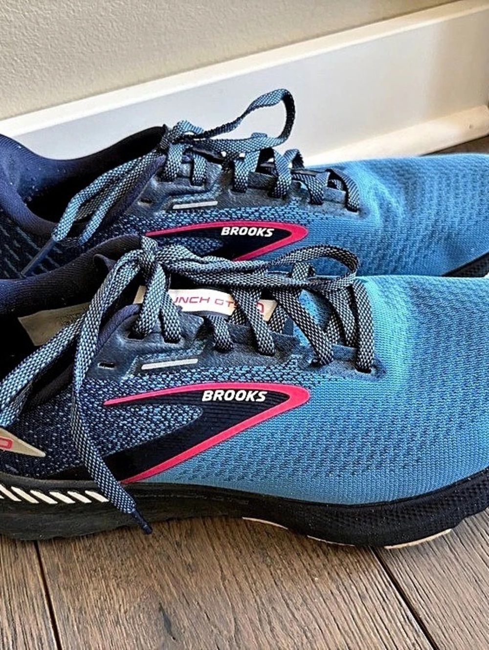 Brooks Women’s Launch GTS 10 Blue & Black Running Shoes US 9.5